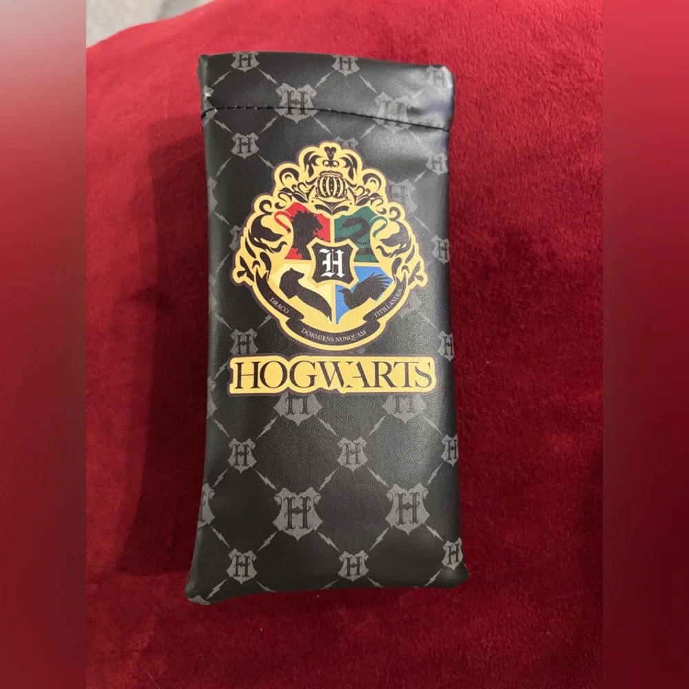 Harry Potter Hogwarts Gold Round‎ Sunglasses Yellow Lens Gryffindor Pouch Set